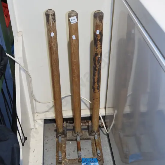 spring loaded cricket stumps