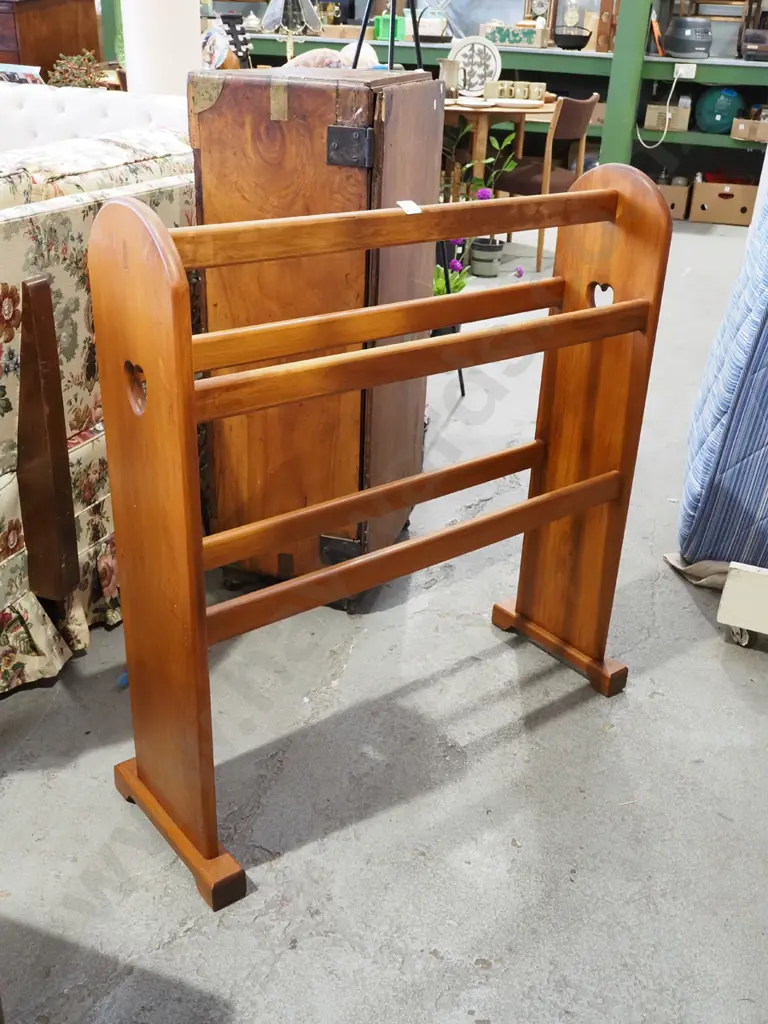 wooden towel rack Image 1++