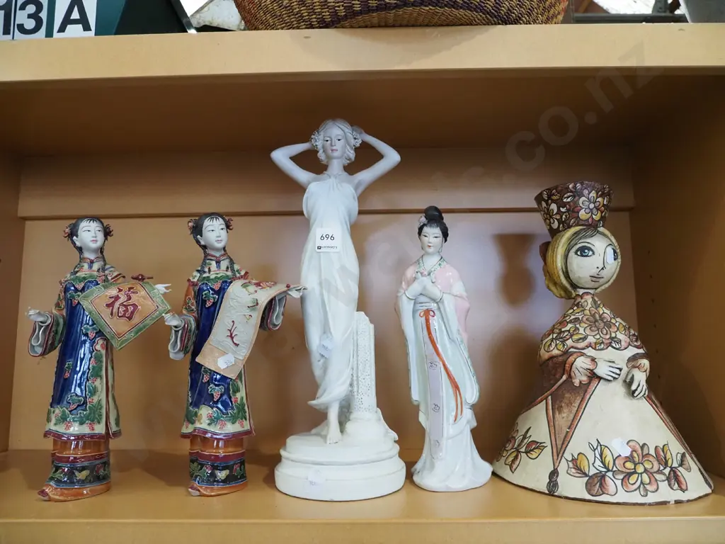 shelf of female figurines Tallest H380 Image 1++