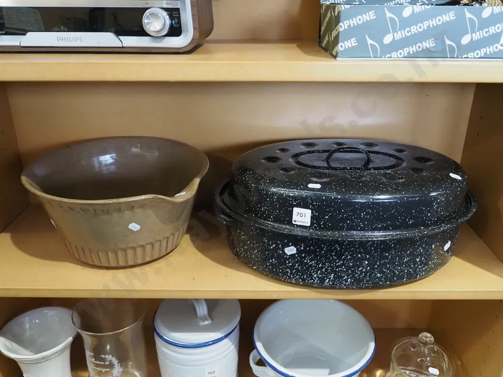 black enamel speckled roasting dish, large mixing bowl Image 1++
