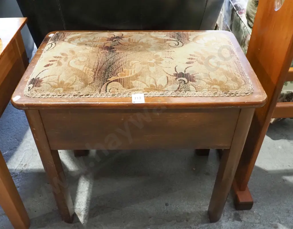 upholstered piano stool Image 1++