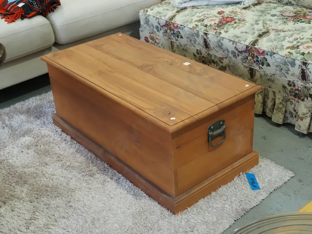 stained pine blanket box in good condition H400 W990 D490 Image 1++