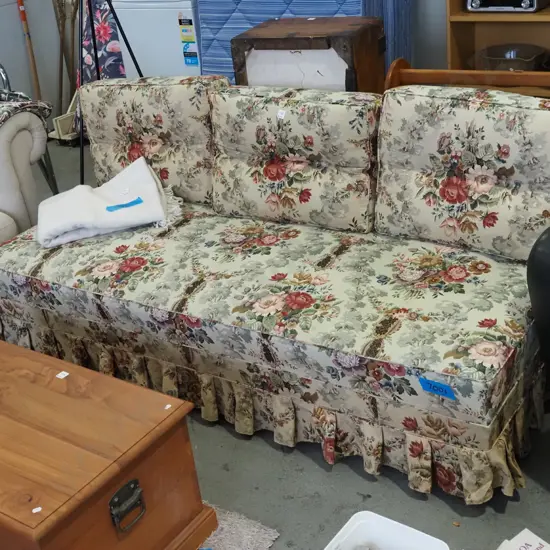 floral upholstered day bed/couch