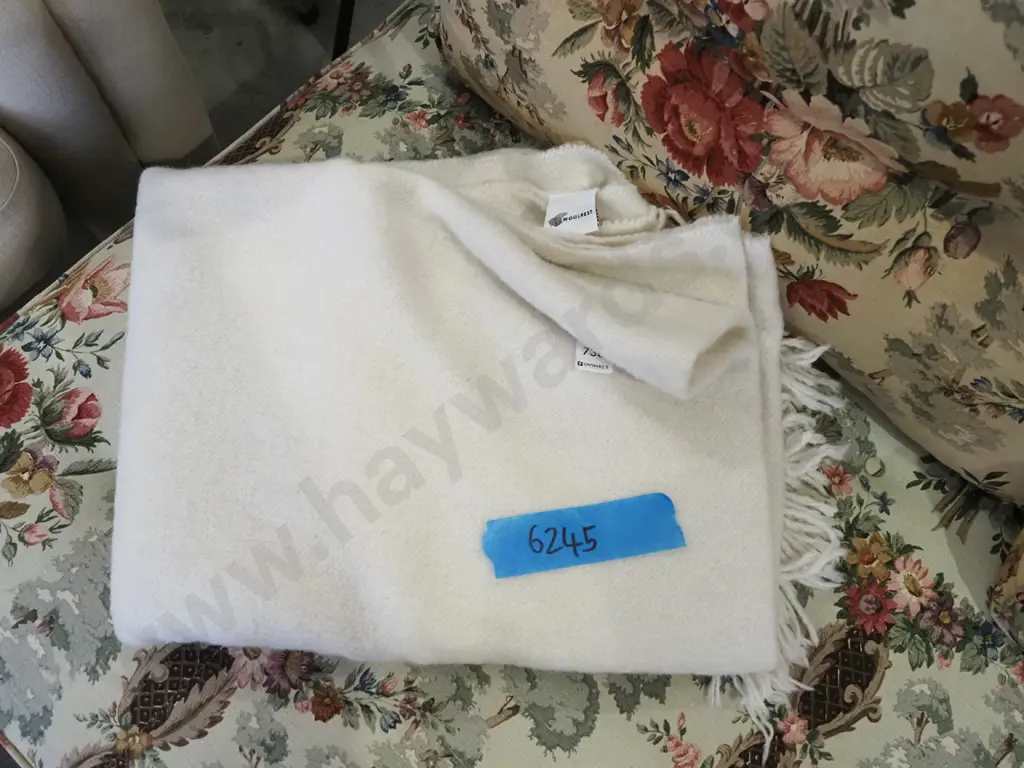 white blanket Image 1++
