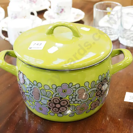 retro enamel lidded casserole - tidy interior