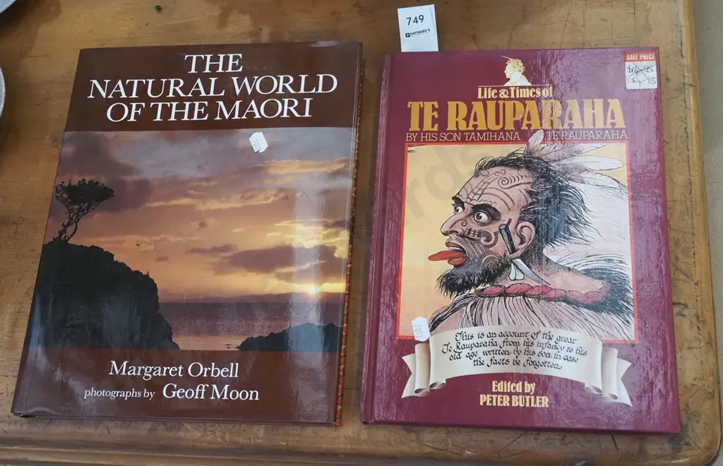 Natural World of the Maori, Te Tapuparaha books Image 1++