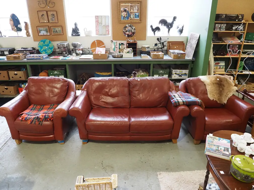 red leather 3 piece lounge suite - 2 seater and 2 singles - 2 seater and 1 chair in good condition Image 1++