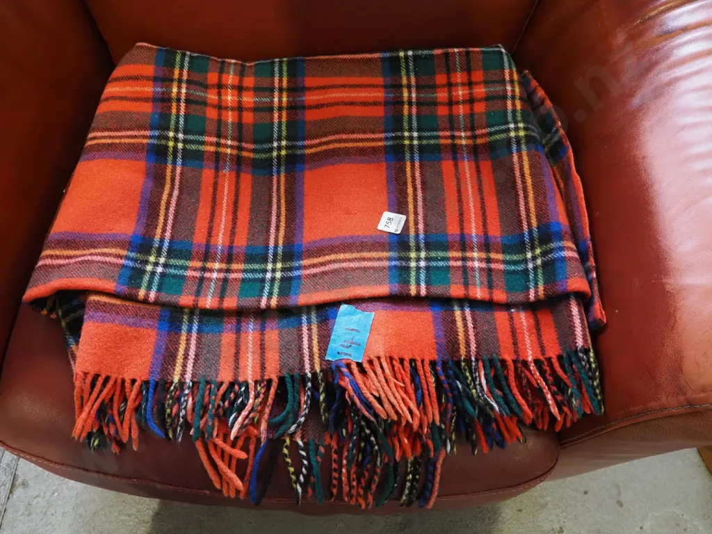 checked woollen travel rug Image 1++