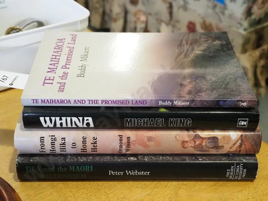 4x NZ Maori books Image 1++
