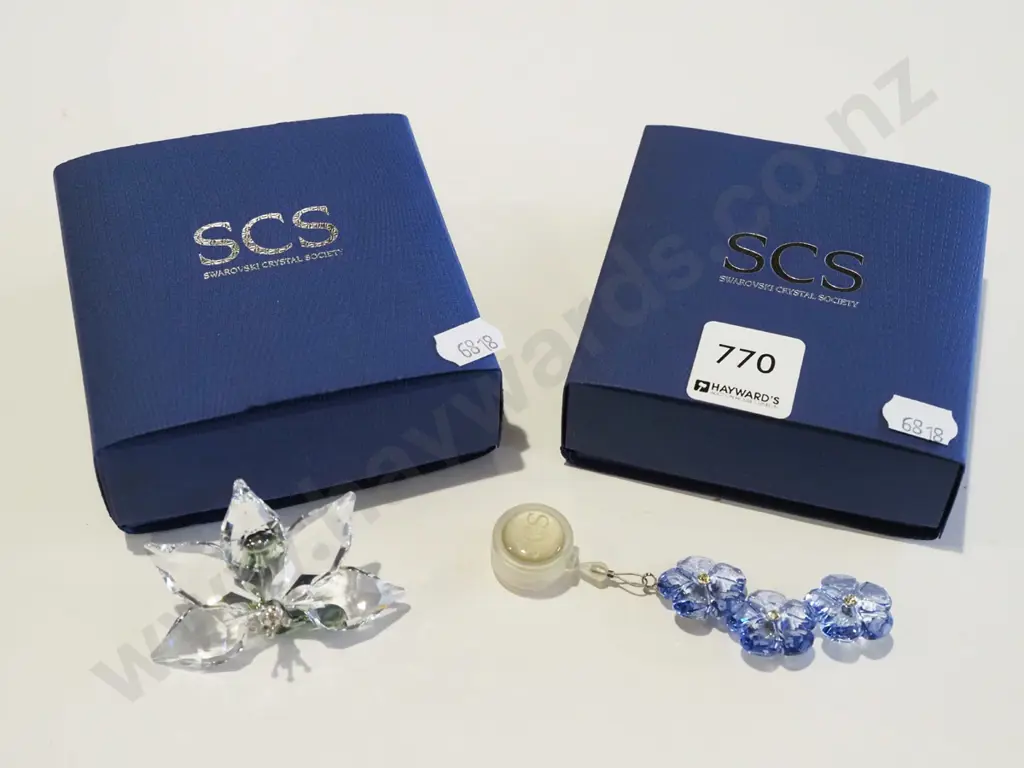 2x boxed Swarovski crystal ornaments - flowers Image 1++