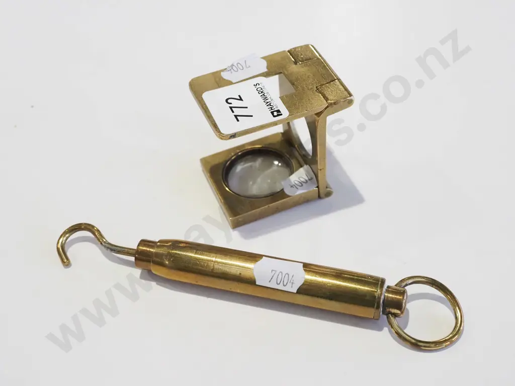 small brass spring scales & magnifying glass Image 1++