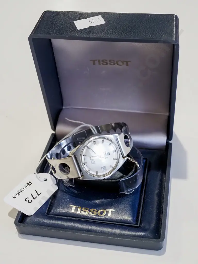 mens wristwatch Image 1++