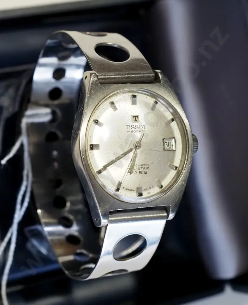 mens wristwatch Image 1++