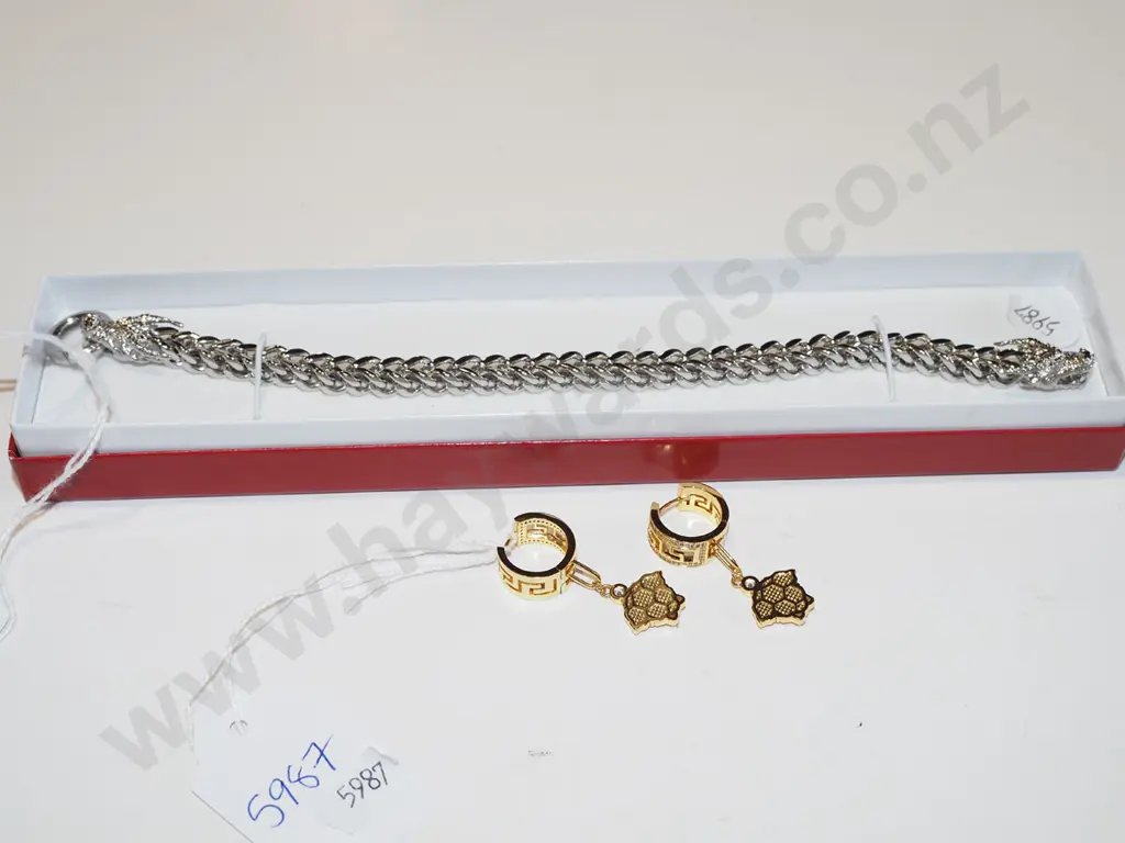 costume bracelet & earrings Image 1++