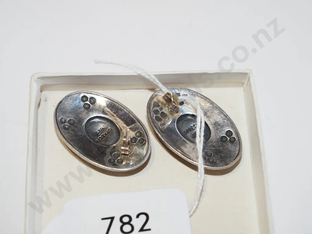 pair of sterling silver and black stone decorative earrings Image 1++