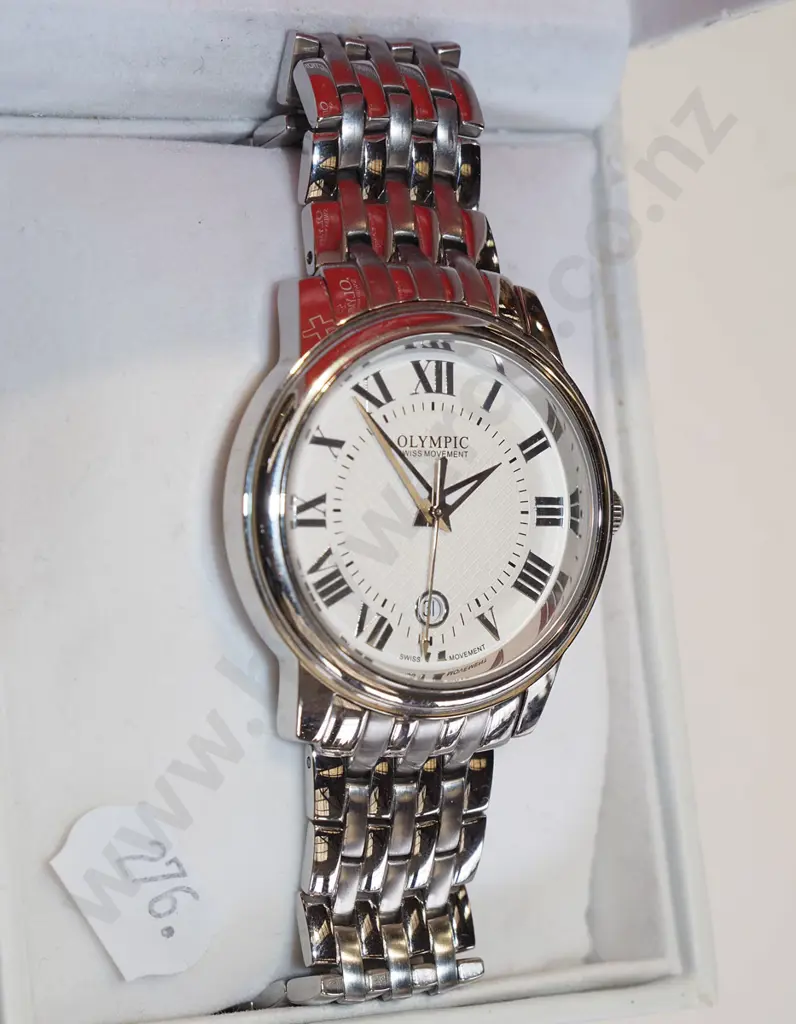 mens wristwatch in case Image 1++