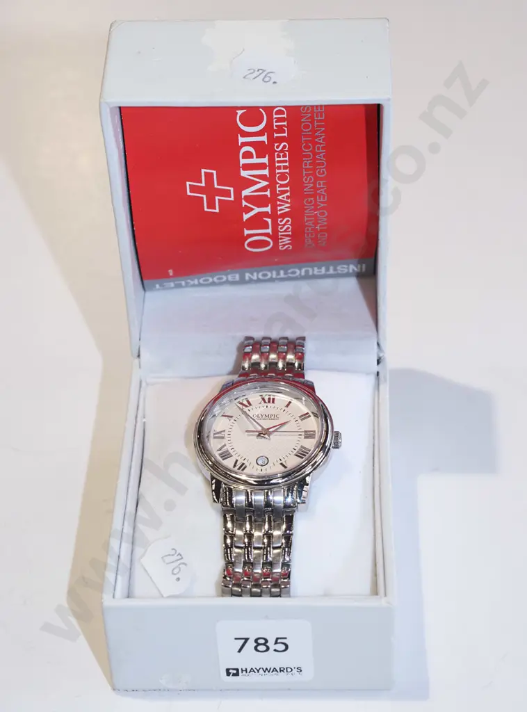 mens wristwatch in case Image 1++