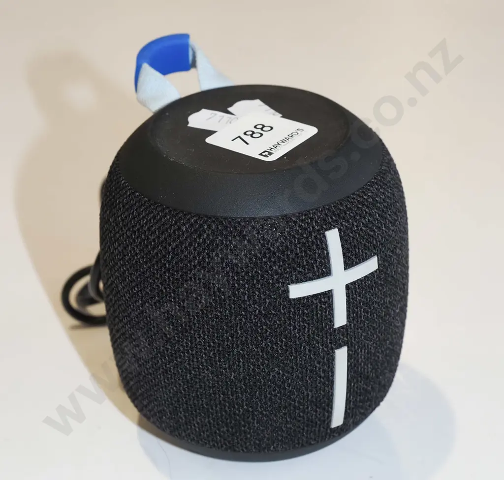 UE Boom speaker & charging cord Image 1++