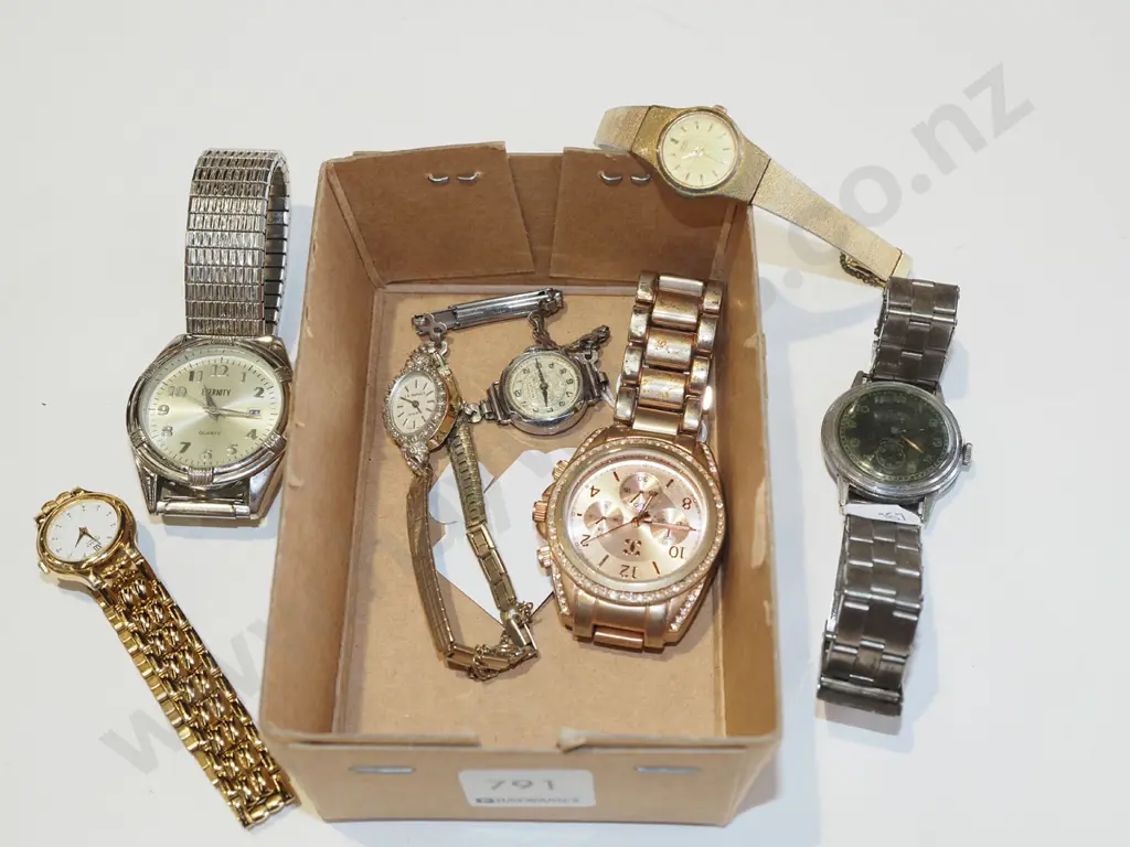 box of assorted wristwatches (as is no returns) Image 1++