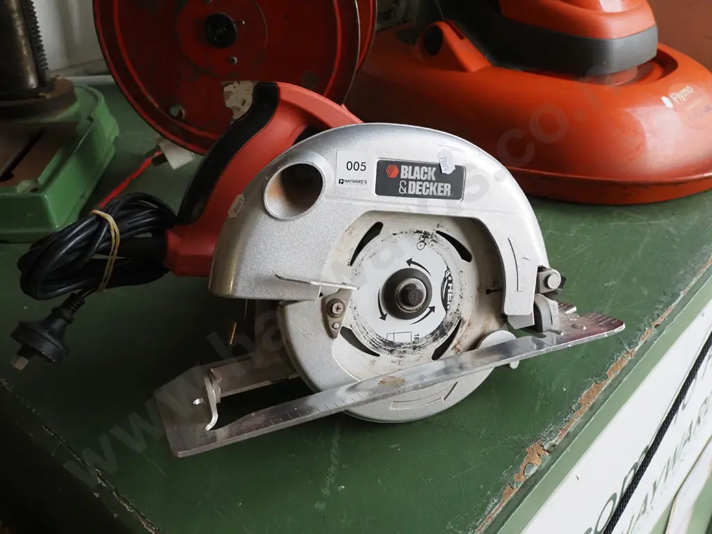 B&D skilsaw Image 1++