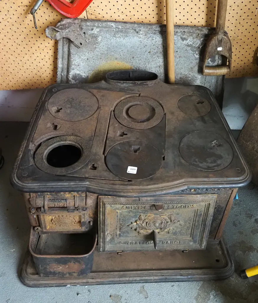 Smith and Wellstood's colonial cast iron coal range Image 1++