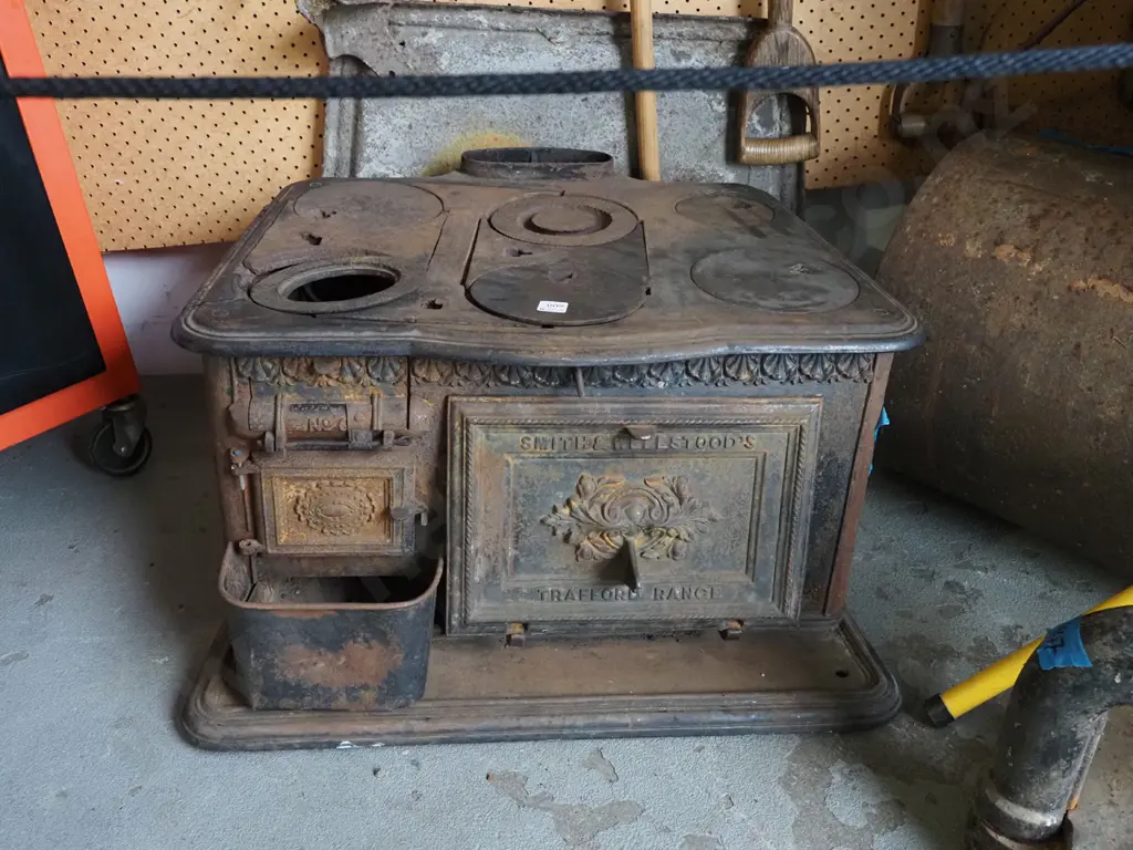 Smith and Wellstood's colonial cast iron coal range Image 1++