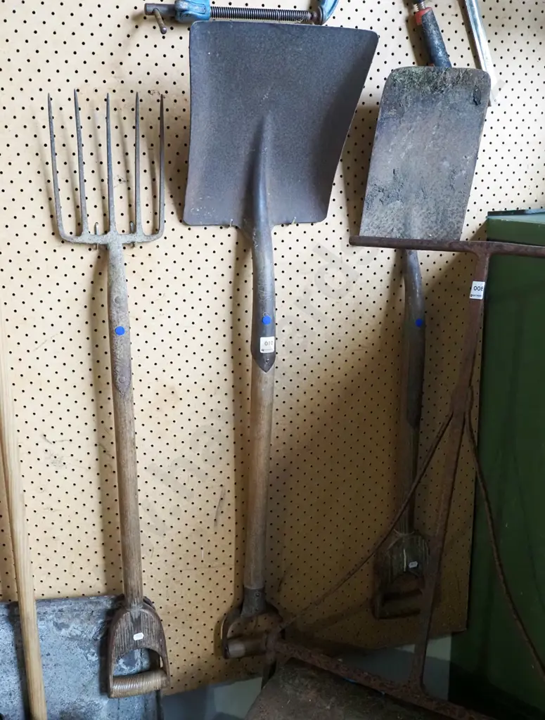 wooden handle fork, wide mouth shovel, spade - blue dots Image 1++