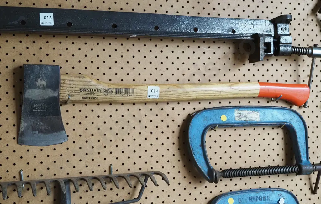 Sandvik wooden handled axe Image 1++