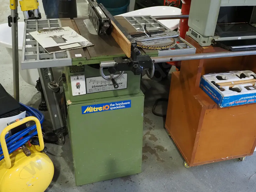 250mm tilting Arbor table saw with spare blades etc Image 1++