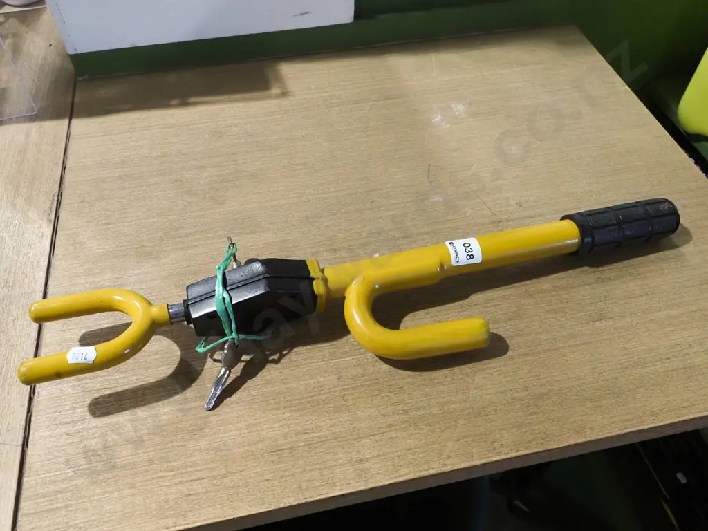 car steering wheel lock Image 1++
