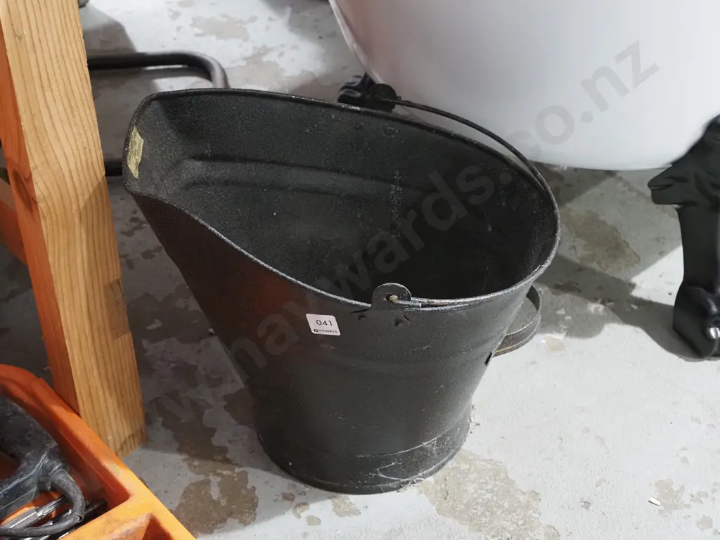 coal scuttle Image 1++