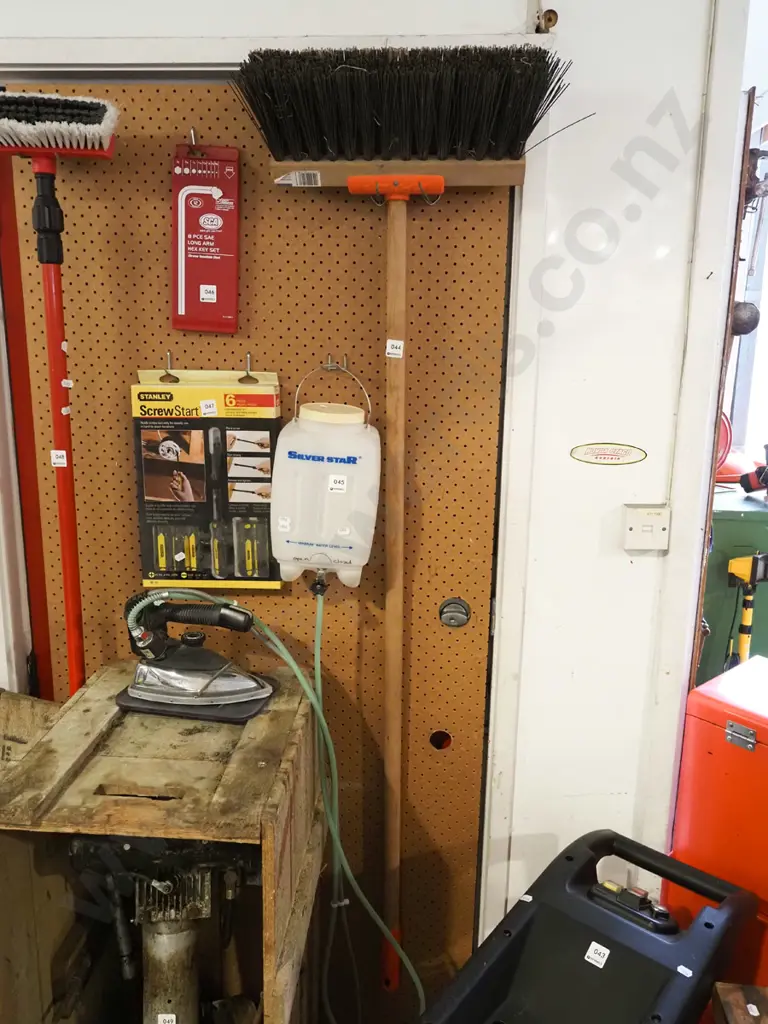 Raven yard broom Image 1++