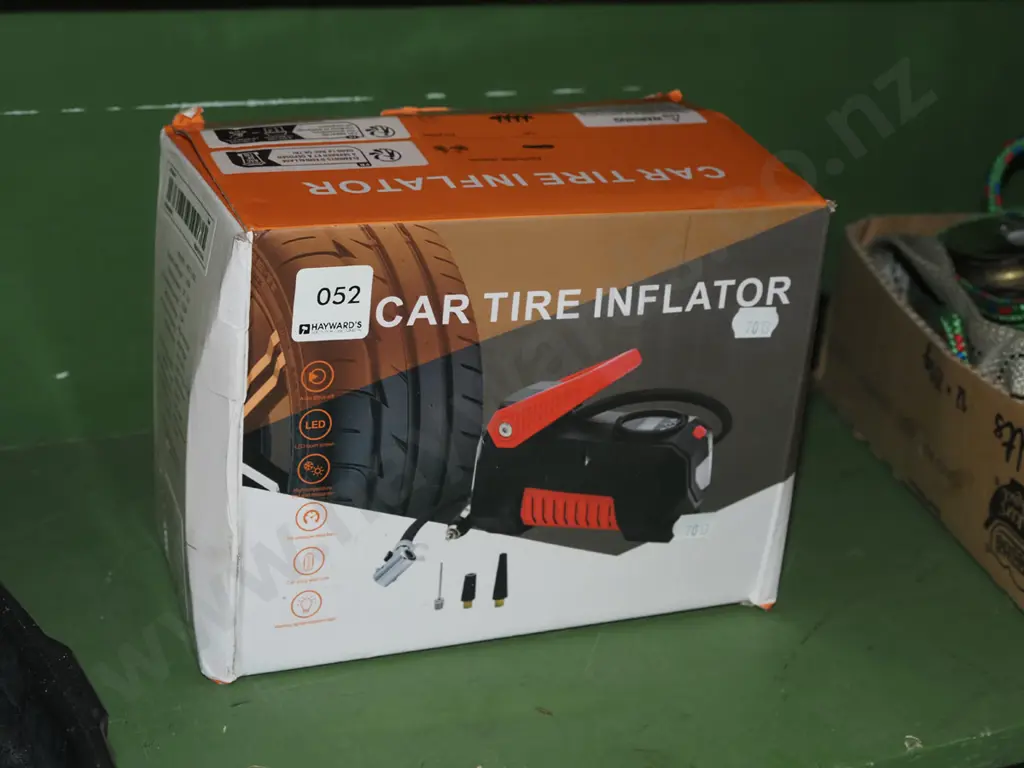 boxed 12V car tye inflater Image 1++