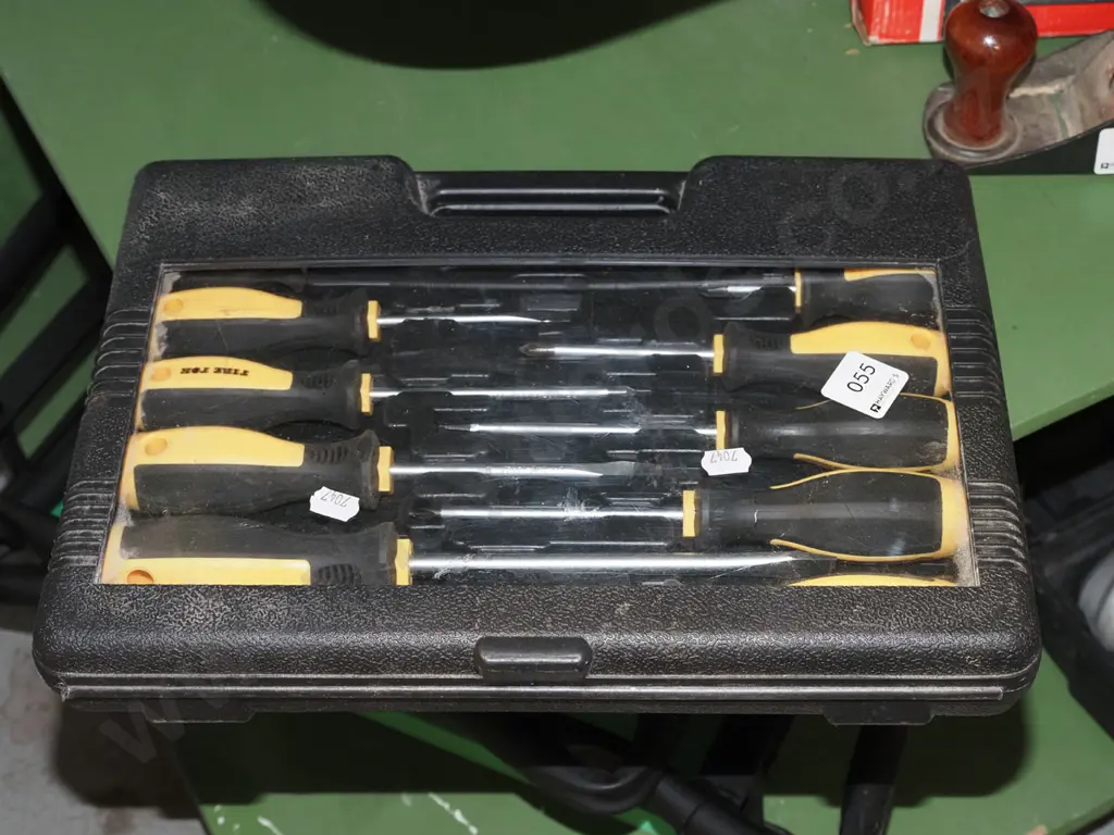 cased screwdriver set Image 1++