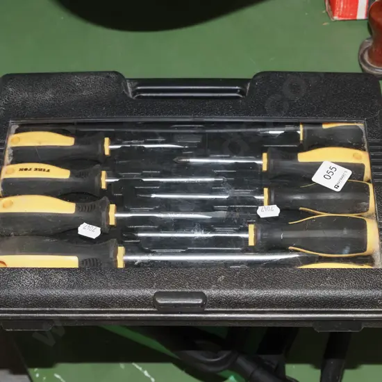 cased screwdriver set