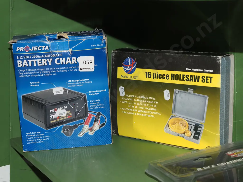 car battery charger, 19 piece hole saw set Image 1++