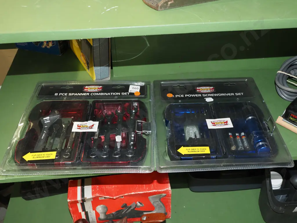 8 piece spanner set, 13 piece power screwdriver set - orange dots Image 1++