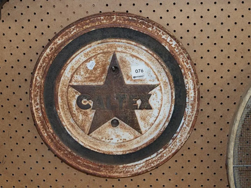 cast metal Caltex in ground fuel tank cap Diam320 Image 1++