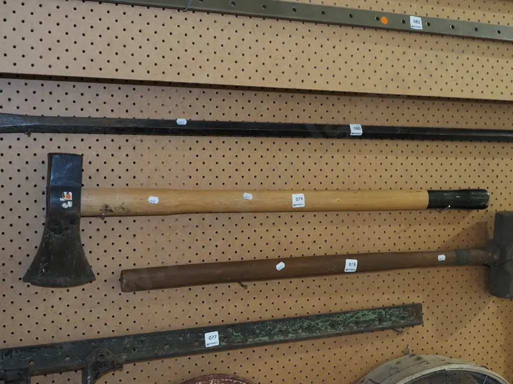 wooden handled log splitter Image 1++