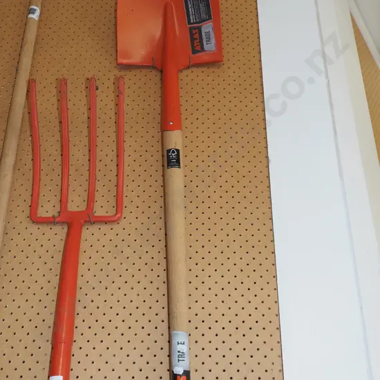 Atlas shovel