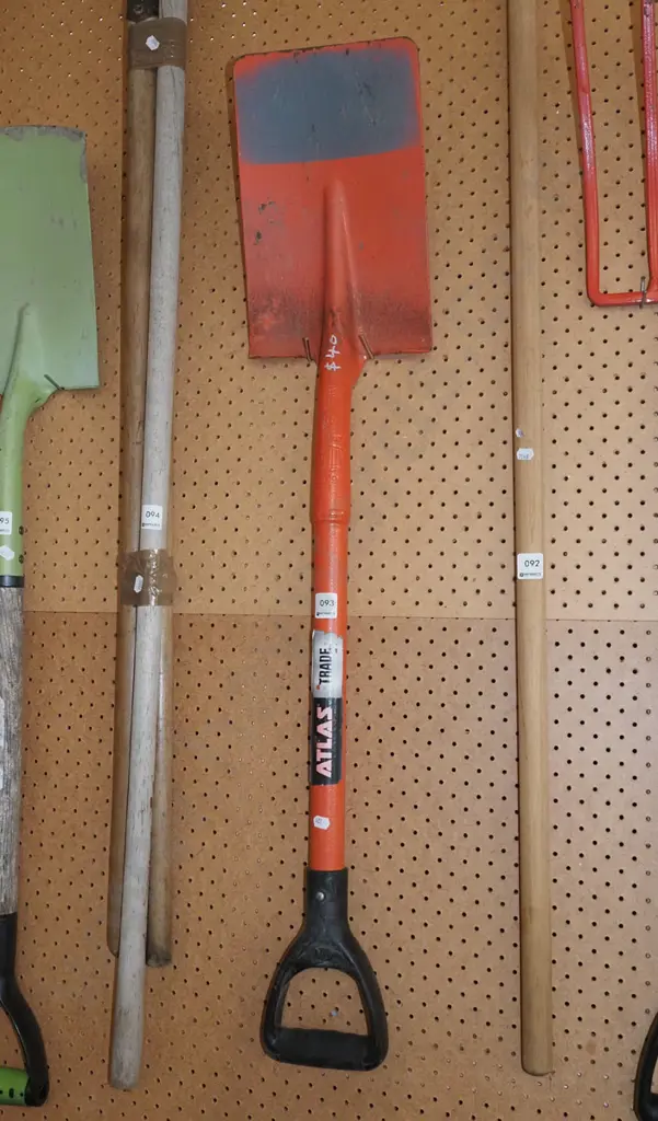 Atlas metal handled garden spade Image 1++