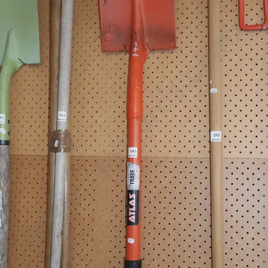 Atlas metal handled garden spade