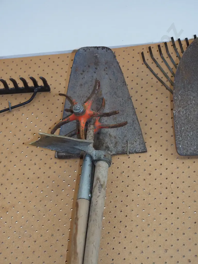 spade, cultivator, hoe Image 1++