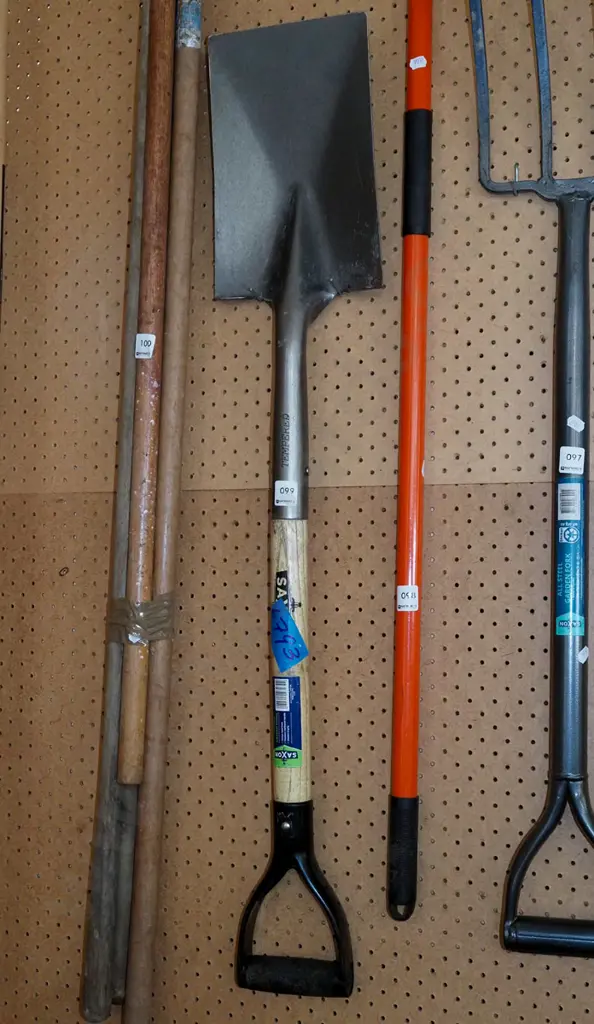Saxon wood handled garden spade Image 1++