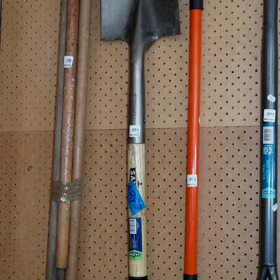 Saxon wood handled garden spade