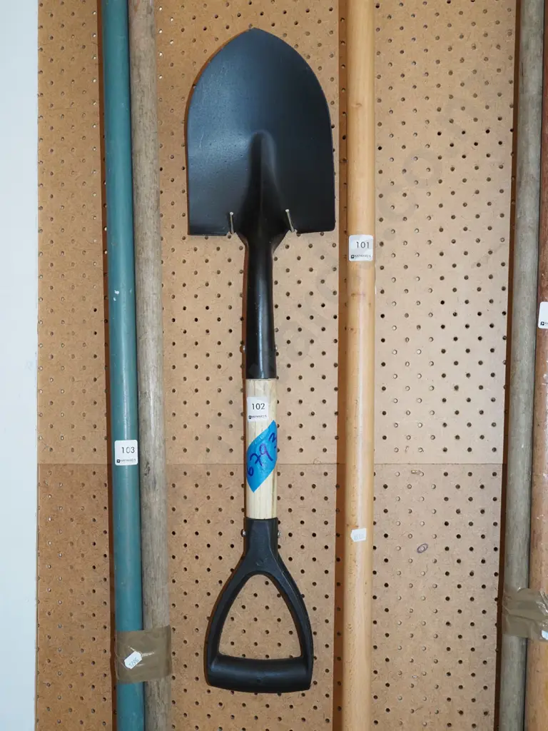 small short handled shovel Image 1++