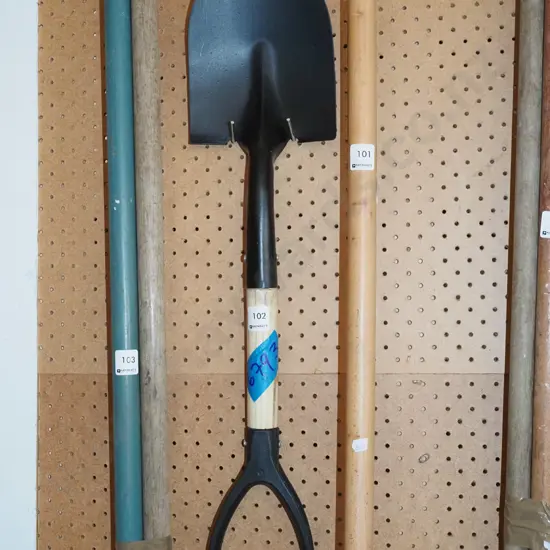 small short handled shovel