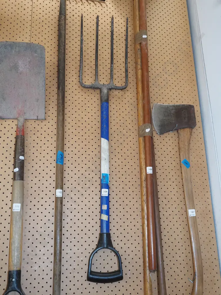 metal handled garden fork Image 1++
