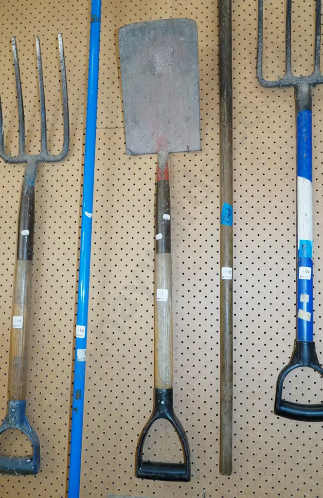 wooden handled garden spade Image 1++