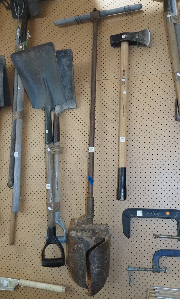 vintage hand operated adjustable width post hole borer Image 1++